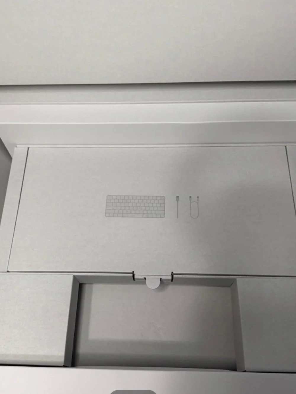 LOCKED, iMac with Apple M4 chip 512GB, keyboard touch ID, mouse